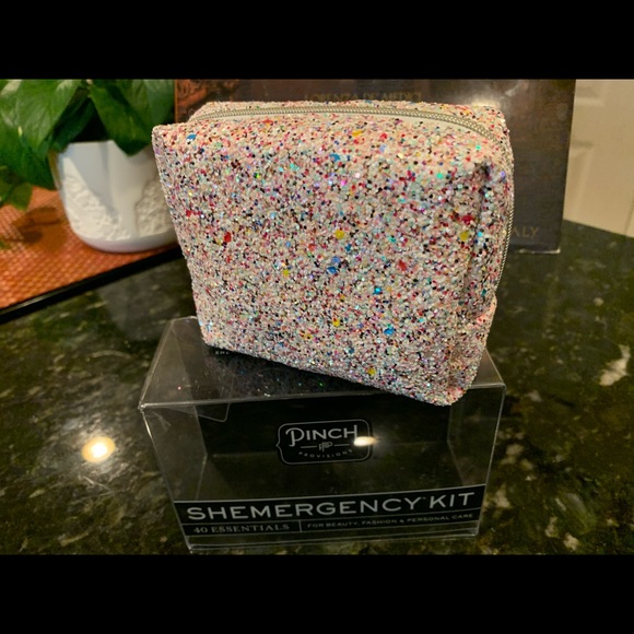 pinch provisions Accessories - Emergency Kit with 40 Essentials